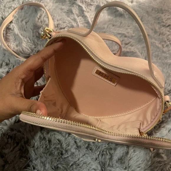 Light pink heart shaped crossbody or clutch purse LIKE NEW - Picture 5 of 8
